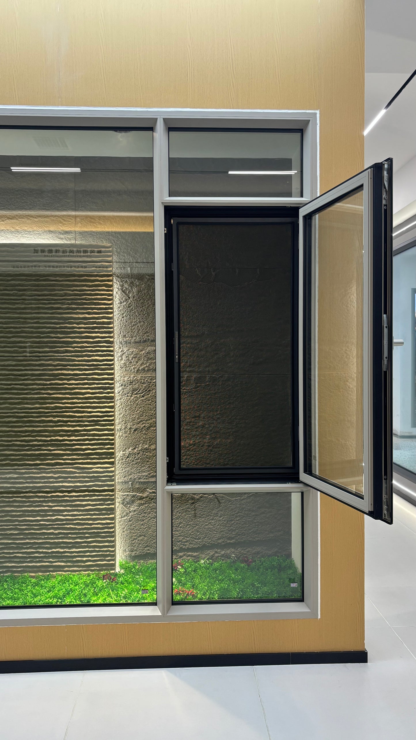 Customizable narrow aluminum frame casement windows with hurricane-proof impact-resistant safety tempered glass, double inward-outward swing opening