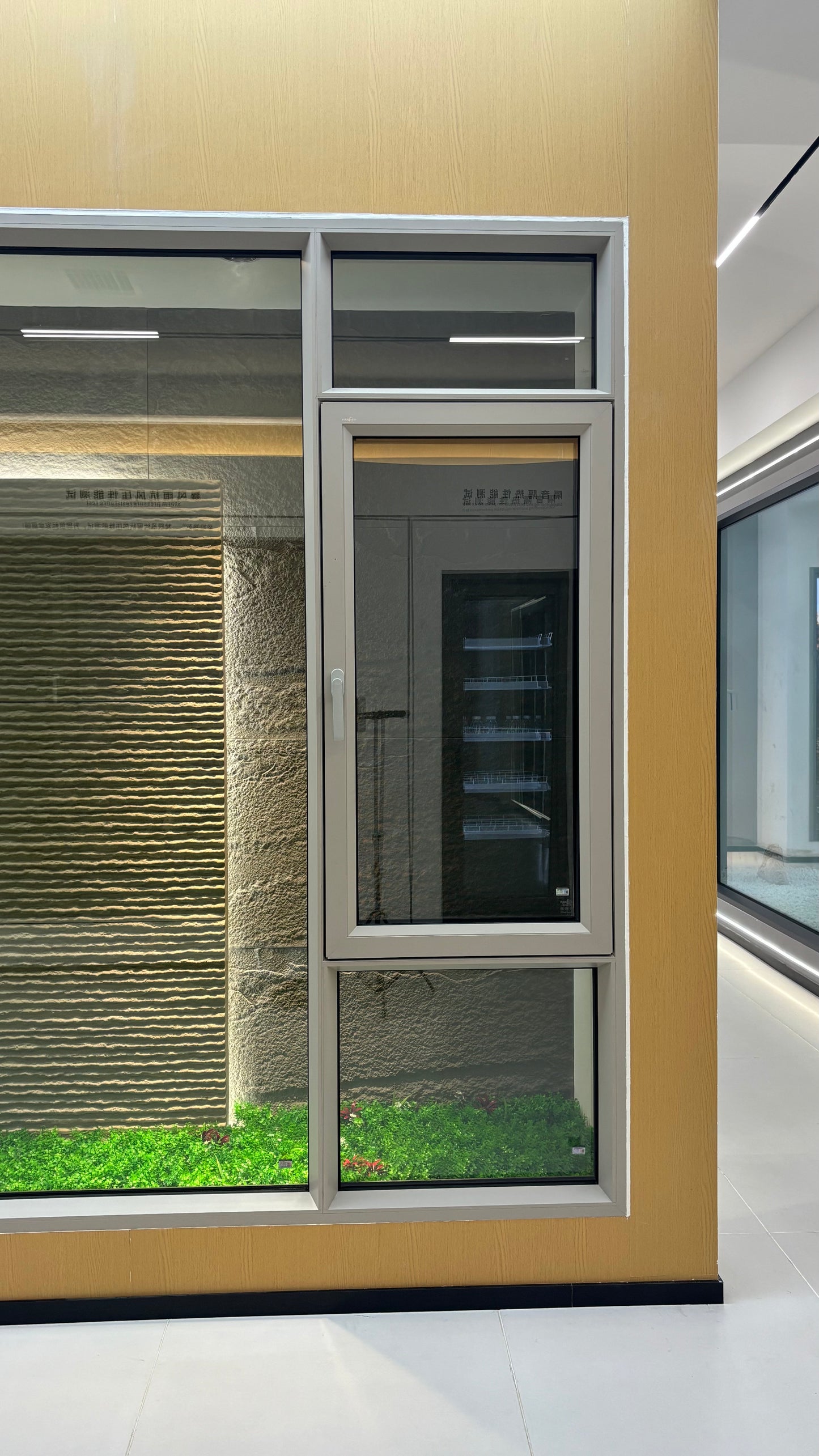 Customizable narrow aluminum frame casement windows with hurricane-proof impact-resistant safety tempered glass, double inward-outward swing opening